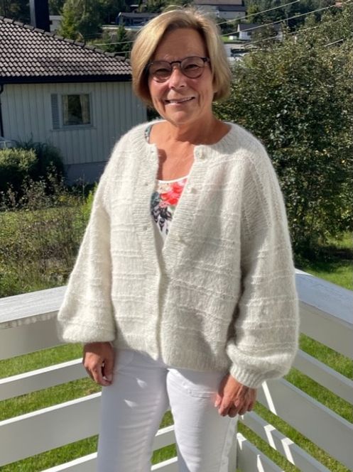 Hovedbilde Carina Cardigan. Oppskrift.