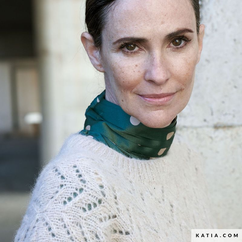 Genser med hullmønster. Garnpakke.