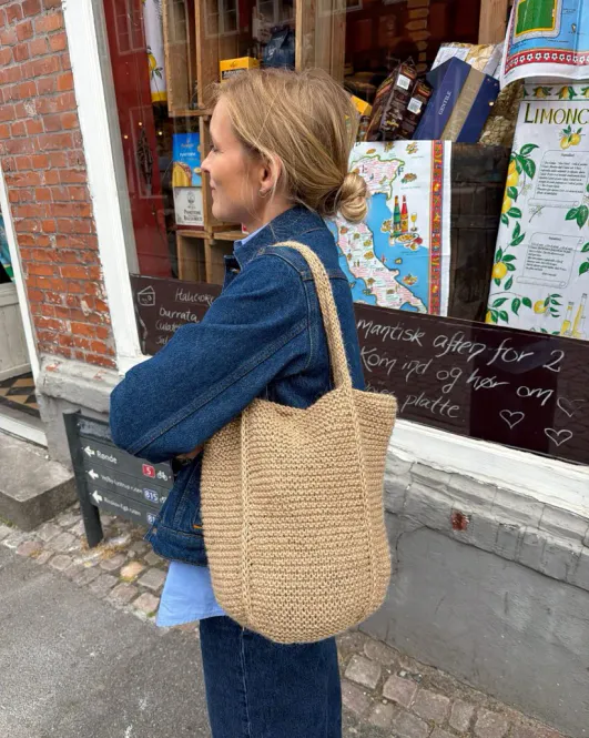Hovedbilde Julie Bag. Produktpakke. Fargen Lyng har kommet.