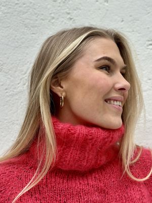 Basic Fluffy Turtleneck, nedenfra og opp. Garnpakke