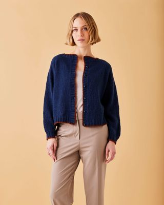 Cardigan med lange ermer.  Garnpakke.